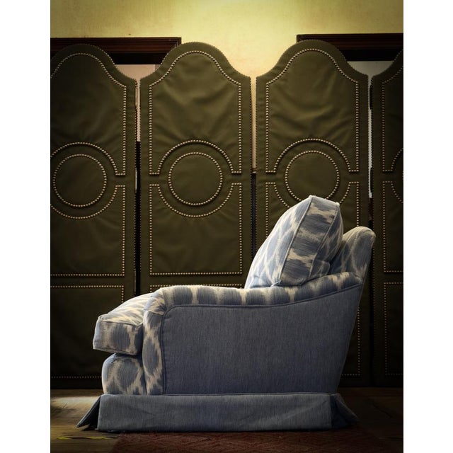 Textile Connaught Grand 3-Seater Sofa in Jane Churchill Fontane Blue Linen Upholstery from Peter Dudgeon, 2010s For Sale - Image 7 of 18