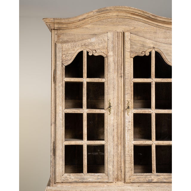 Wood 19th Century France Louis XIV Antique White Oak Display Cabinet For Sale - Image 7 of 16