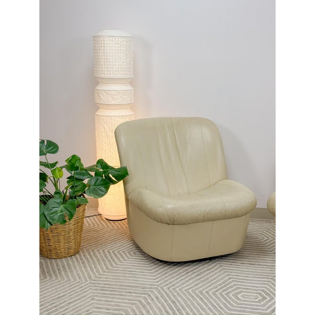 Vintage Cream Leather MCM Postmodern Swivel Glider Chair Pair 28" Wide For Sale In Tampa - Image 6 of 15