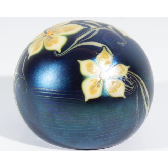 Contemporary 1976 Iridescent Art Glass Paperweight by Orient & Flume For Sale - Image 3 of 8