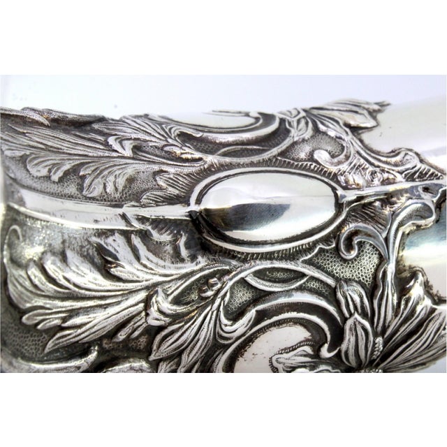 Art Nouveau Silver Water Jug with Floral Motifs and Acanthus Leaf-Shaped Handle Lid For Sale - Image 4 of 10