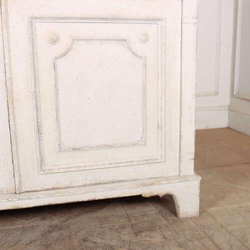 English Display Bookcases, Set of 2 For Sale - Image 5 of 10