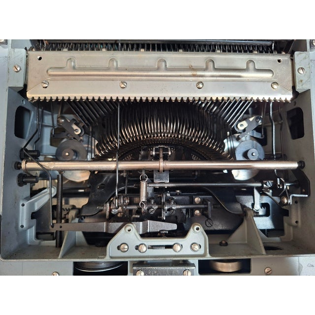 Black Travel-Riter Deluxe from Remington, 1960s For Sale - Image 8 of 14