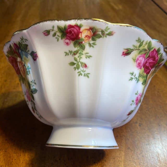 1960s Royal Albert Old Country Roses 6.5” Footed Bowl For Sale - Image 10 of 12