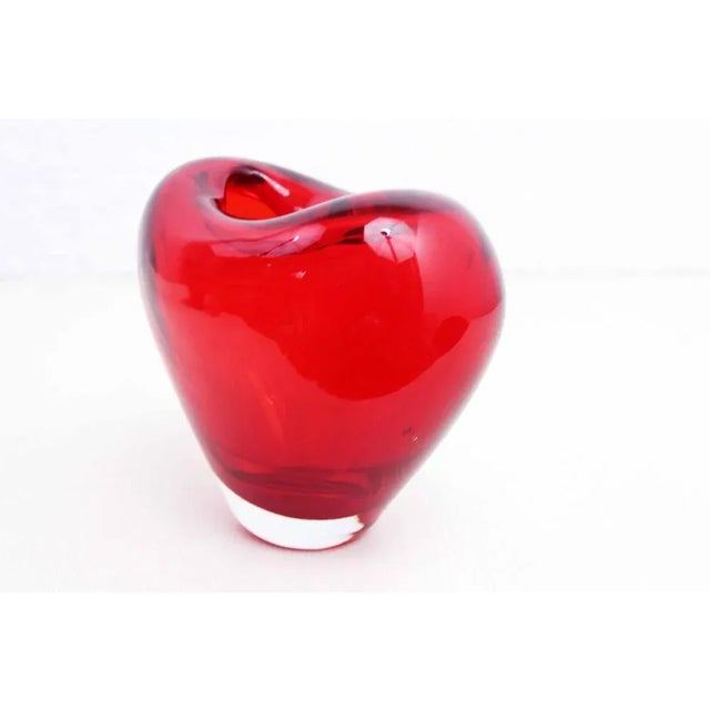 Beautiful vase in international design glass. we find different models of vintage vase in the shape of a heart. most were...