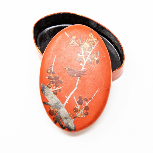 Vintage Bird Motif Paper Mâché Red Pillbox For Sale In Nashville - Image 6 of 13