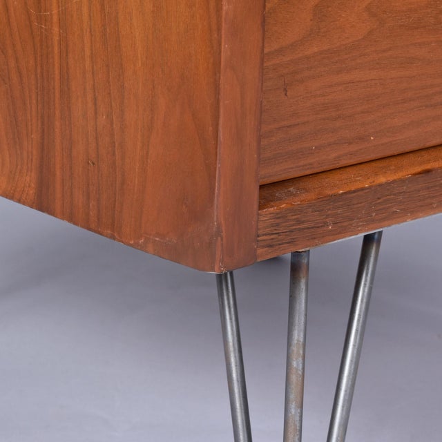 1950s Pair of Mid-Century Modern Walnut Nightstand Cabinets on Hairpin Legs For Sale - Image 11 of 11