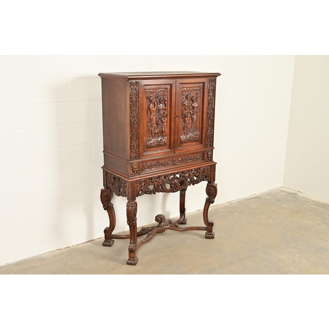 R. J. Horner & Co. Antique French Renaissance Revival Carved Walnut Bookcase or Bar Cabinet, Circa 1890s For Sale - Image 4 of 15