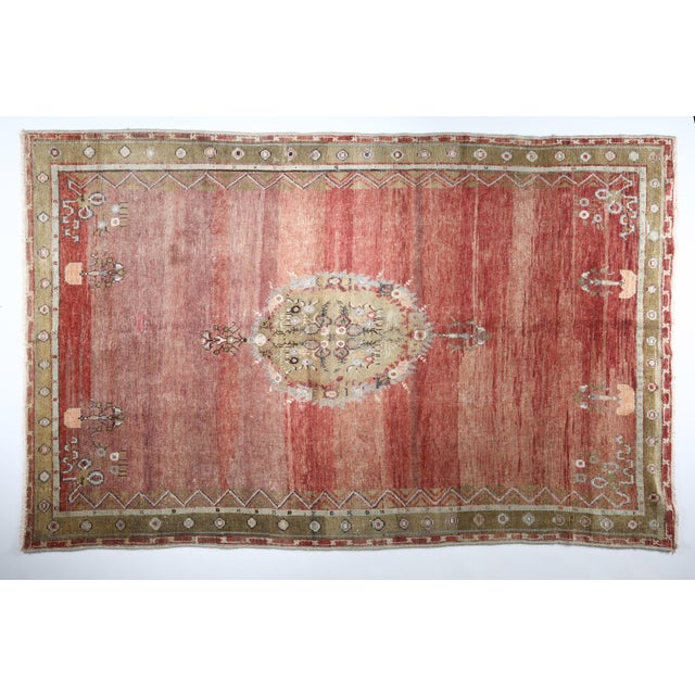 This beautiful vintage Sivas rug is a refined example of Central Anatolian craftsmanship, distinguished by its softly...