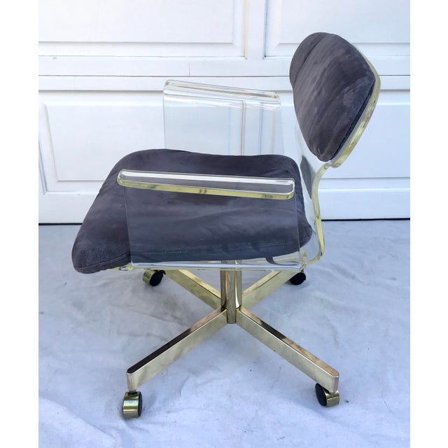 1960s Molded Lucite and Brass Kagan Style Desk Chair For Sale In Los Angeles - Image 6 of 12