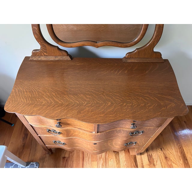 Brown Antique 1900’s Atlas Furniture Co. Tiger Oak Serpentine Dresser With Tilting Beveled Mirror and Bail Pull Handles For Sale - Image 8 of 17