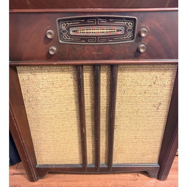 Radiobar Corp. and Philco Vintage Philco 48-485 Tube Floor Radio Broadcast Receiver 6 Tube 1948 For Sale - Image 4 of 12