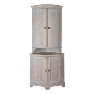 18th Century Swedish Gustavian Painted Corner Cabinet For Sale