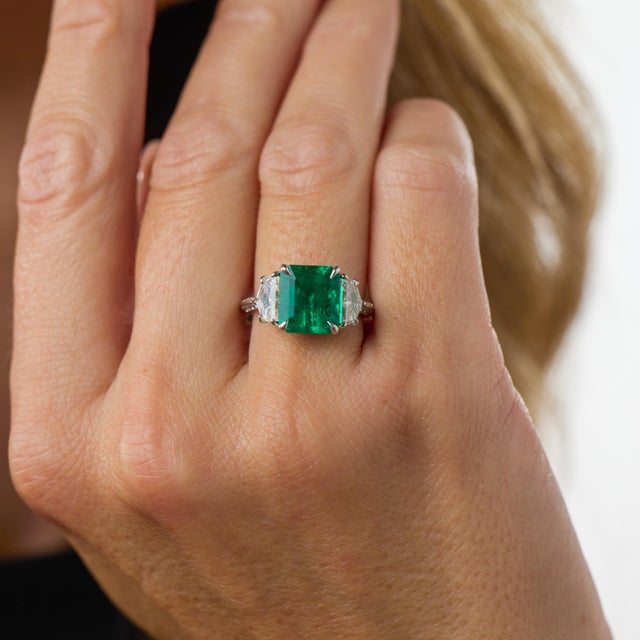 Lugano Agl 3.41 Carat Colombian Emerald Diamond 18k White Gold Ring, Size 6 For Sale - Image 4 of 5