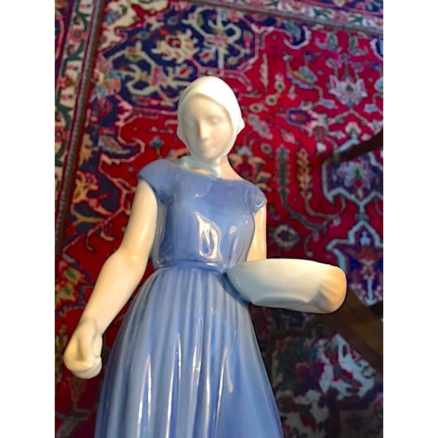 1970s Bing & Grondahl Woman Feeding Chickens Figurine For Sale - Image 5 of 7