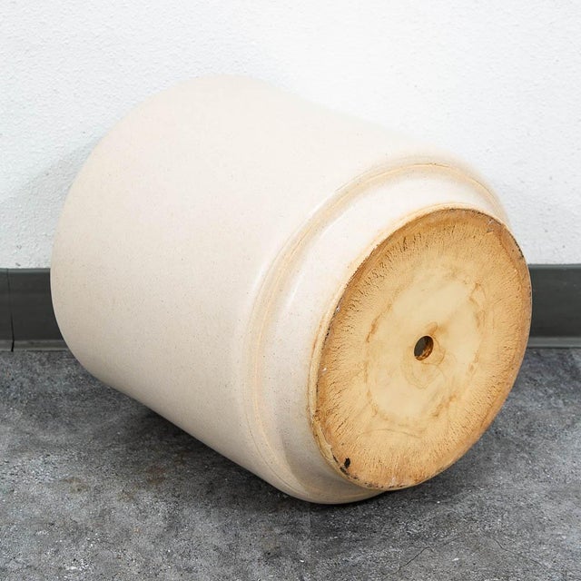Ceramic Mid Century Modern Planter Ceramic White Speckled Gainey Pot Medium, Attributed For Sale - Image 7 of 10