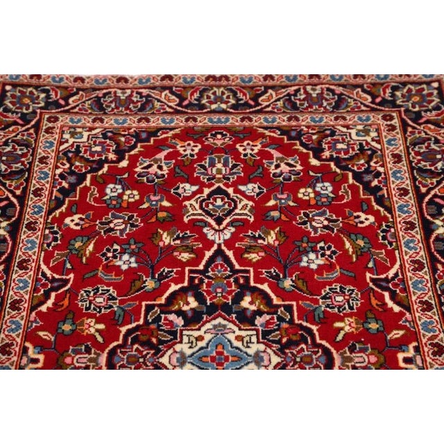 Kashan Rug in Hand-Knotted Wool For Sale - Image 8 of 11
