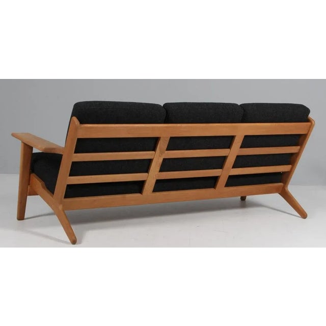 Wood 3-Seat Sofa Model 290 in Oak attributed to Hans J. Wegner for Getama, 1970s For Sale - Image 7 of 8
