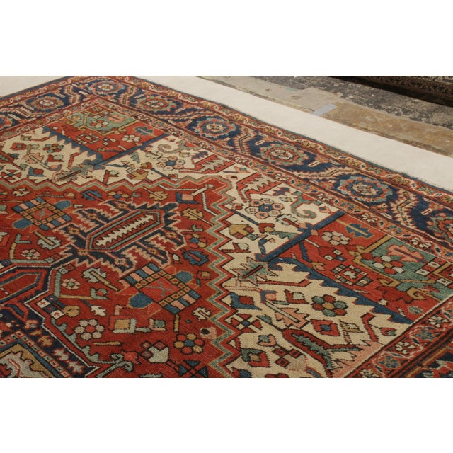 1920s Hand-Knotted Antique Persian Heriz Rug in Red, Blue, Beige Medallion Pattern For Sale - Image 5 of 7