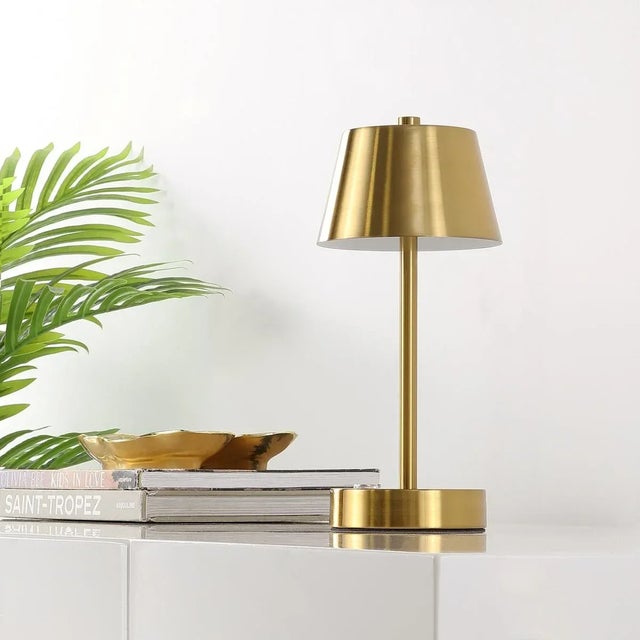 Illuminate your space with the sleek and stylish Laita table lamp. Standing at 11 inches, this rechargeable LED lamp...