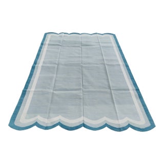 Handmade Cotton Vegetable Dyed Scalloped Edge Rug Gray With Teal Blue Border - 6x9 For Sale