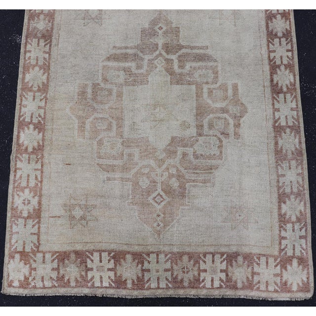 Early 20th Century Vintage Turkish Oushak Runner With Soft Beige and Subtle Brown Tones 4'0"x12'4" For Sale - Image 5 of 10