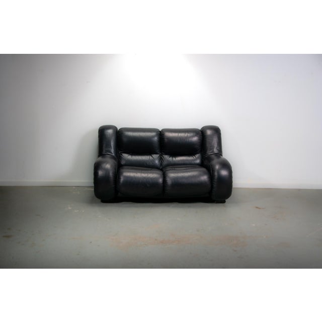 Italian Space Age Black Leather 2-Seater Sofa, 1985 For Sale - Image 3 of 14
