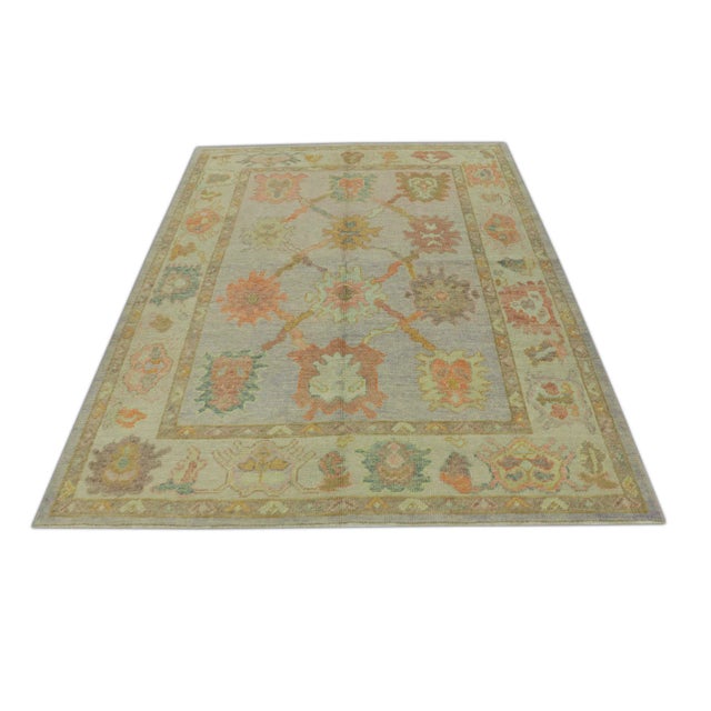 This modern Turkish Oushak rug is a stunning piece of art that has been handwoven using traditional techniques by skilled...