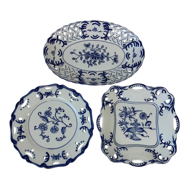 Lillian Vernon Blue and White Porcelain Decorative Chinoiserie Plates Set of 3 For Sale