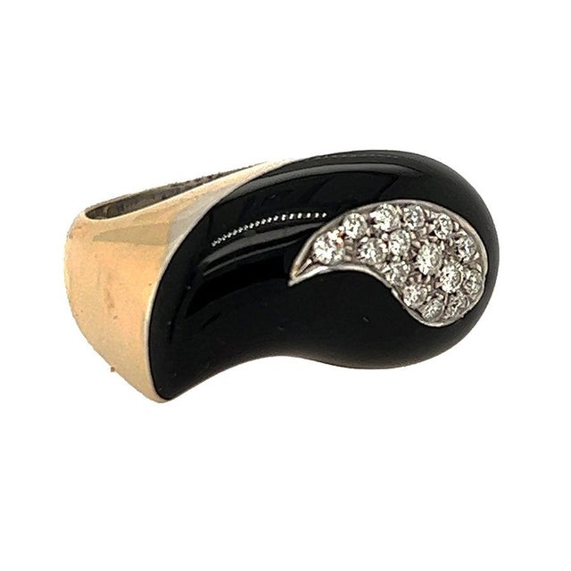 Contemporary Late 20th Century 18k Onyx & Diamond Ring by Soho, Size 5 For Sale - Image 3 of 5