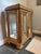 French 1960s Exquisite Gold Gilt Display Cabinet With Mirrored Interiors For Sale - Image 3 of 11