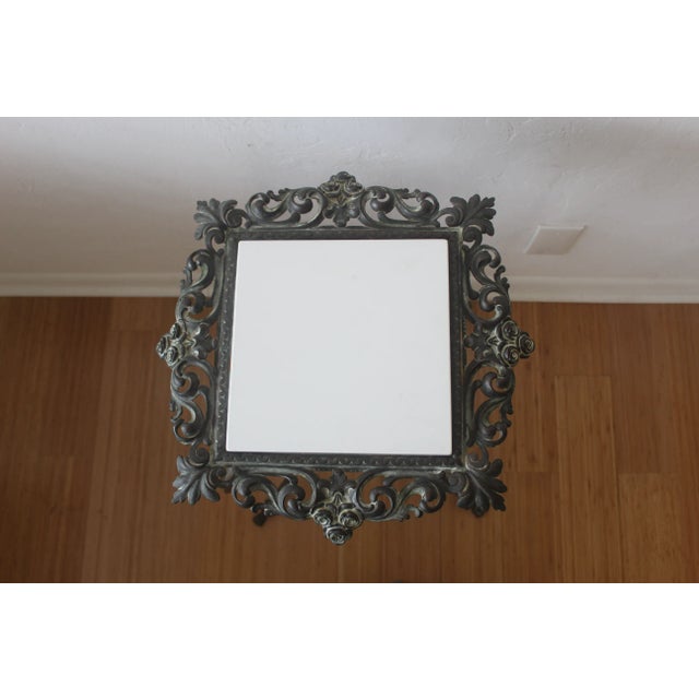 Metal Mid 20th Century Bradley & Hubbard Style Victorian Brass Quartz Footed Plant Stand For Sale - Image 7 of 12