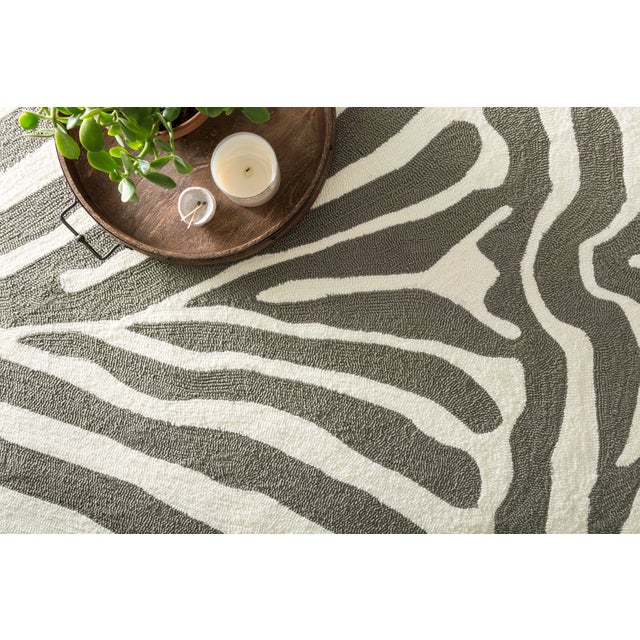 Loloi Rugs Loloi Rugs Zadie Rug, Gray / White - 5'0"x7'6" For Sale - Image 4 of 7