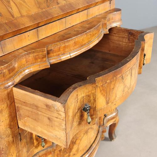 Baroque-Style Secretaire in Veneered Walnut For Sale - Image 11 of 15