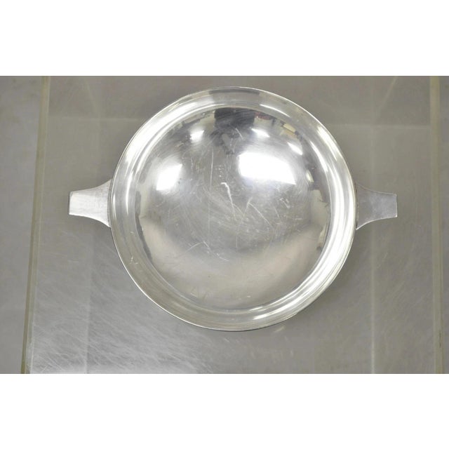 Victorian Early 20th Century l.b.s. Co. English Sheffield Round Silver Plated Twin Handle Shallow Bowl Dish For Sale - Image 3 of 10