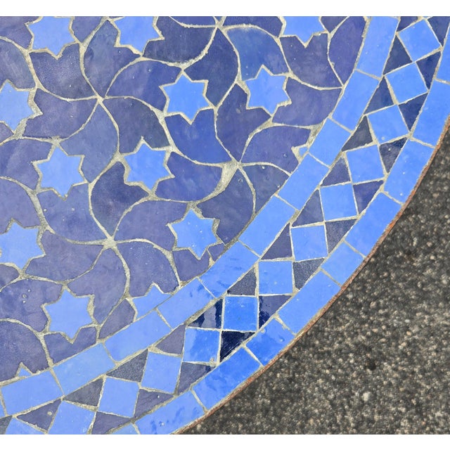 40" Handcrafted 2 Shades of Blue Rafraf Moroccan Mosaic Table For Sale In Orlando - Image 6 of 7