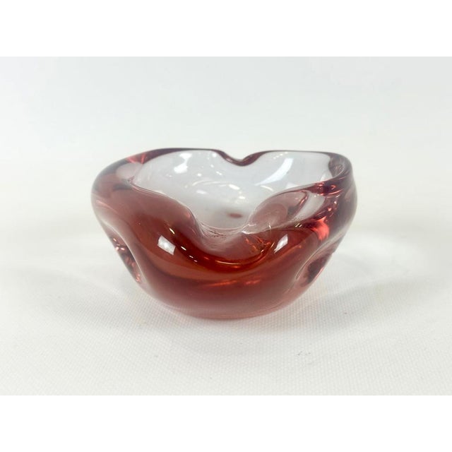 Mid-Century Modern Art Glass Ashtray attributed to Josef Hospodka for Chribska Sklarna, 1960s For Sale - Image 3 of 11