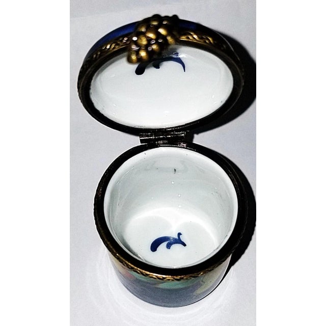 Limoges, France 1950s Limoges Porcelain Trinket Box by Rochard For Sale - Image 4 of 5