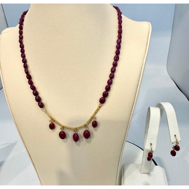 85 Ct Natural Ruby Bead Single Strand Necklace +Matching earrings in 22 K Gold For Sale - Image 4 of 18