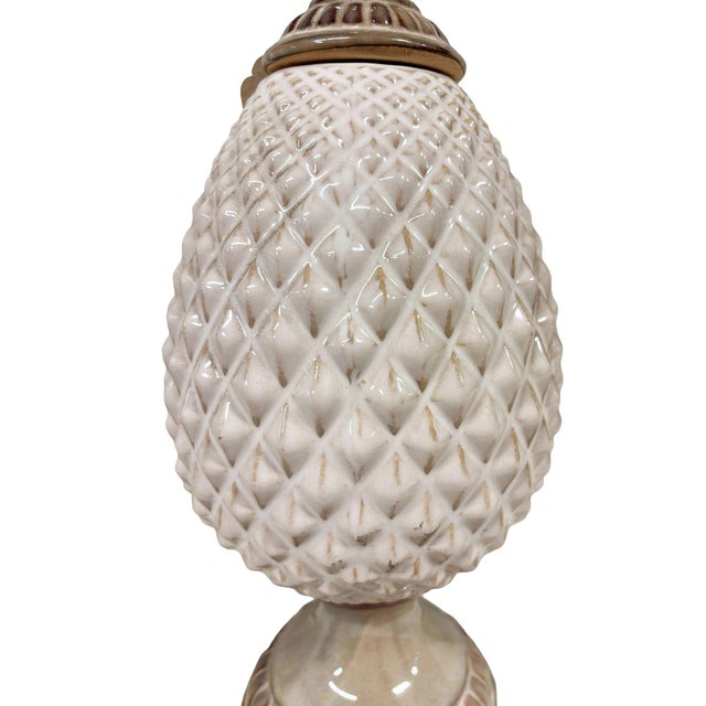 Ceramic Mid 20th Century Mid-Century Modern White Ceramic Pineapple Pedestal Lamp - Single For Sale - Image 7 of 10