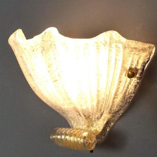 Shell-Shaped Gilt Murano Glass Sconce For Sale - Image 3 of 10