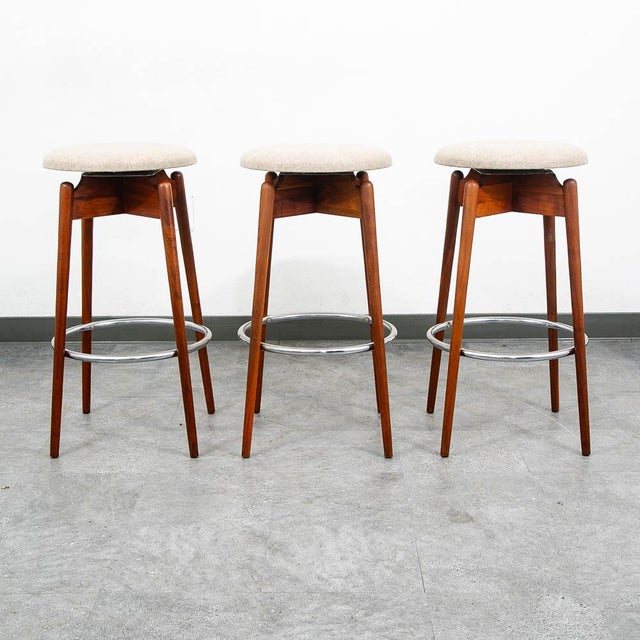 1960s Mid Century Modern Bar Stools Set 3 Attributed to Albert Parvin Off White Solid Walnut Danish For Sale - Image 5 of 12