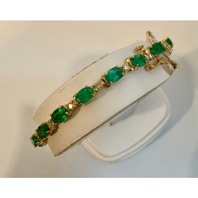 9 Carat Natural Emerald & Diamond Cocktail Tennis Bracelet 14 Karat Yellow Gold For Sale - Image 9 of 18