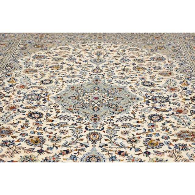 Kashan Hand-Knotted Rug in Wool For Sale - Image 8 of 11