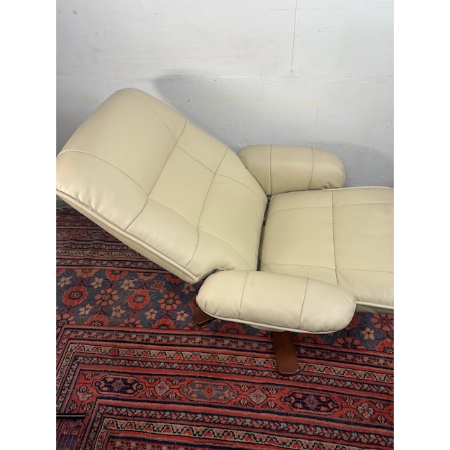 Wood BenchMaster Newport Swivel Recliner and Ottoman Set For Sale - Image 7 of 11
