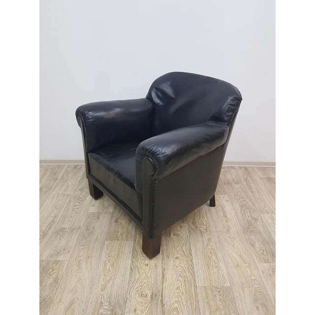 A very comfortable club armchair in the Art Deco style. A large and very comfortable armchair with excellent seating...