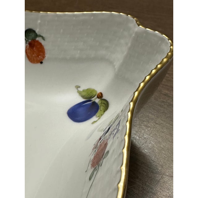 1970s 1970s Herend Fruits & Flowers Triangular Serving Dish | Vintage Hungarian Porcelain | Hand-Painted Basketweave Gilded Bowl For Sale - Image 5 of 9