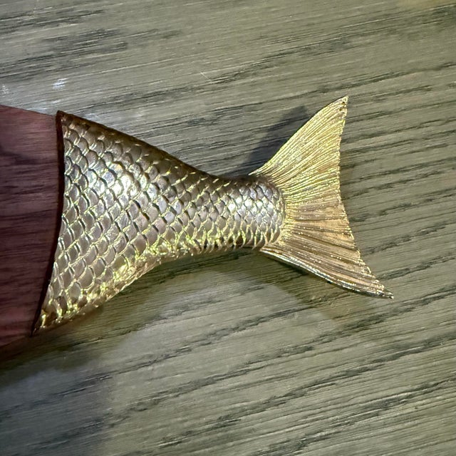 Nautical Vintage Ted Arnold LTD Gold & Wood Fish Cheese Board With Knife For Sale - Image 3 of 12