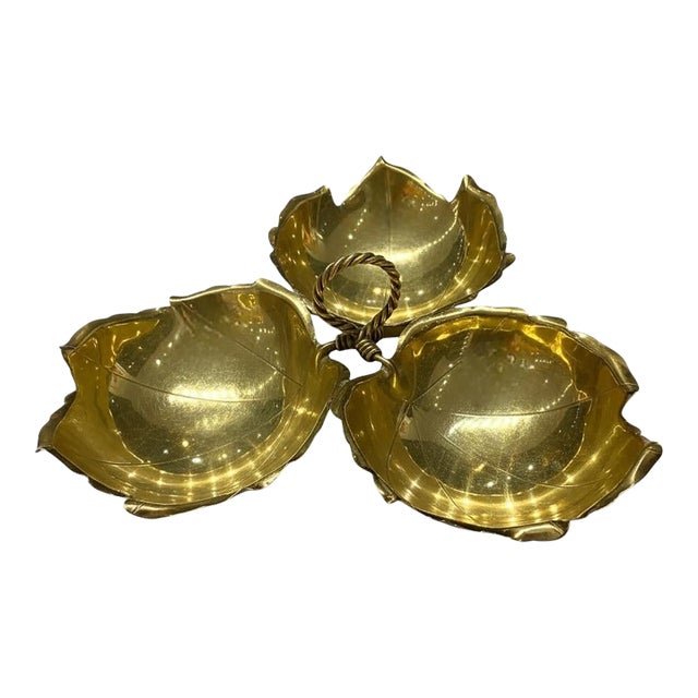Mid 20th Century Alfredo Sciarrotta Mid-Century Modern Brass Triple Leaf Centerpiece Bowl, Newport, Rhode Island For Sale