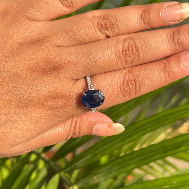 Certified 5 Carat Natural Blue Sapphire Cocktail Ring With Diamonds in 18k Gold Size 7 For Sale - Image 10 of 15